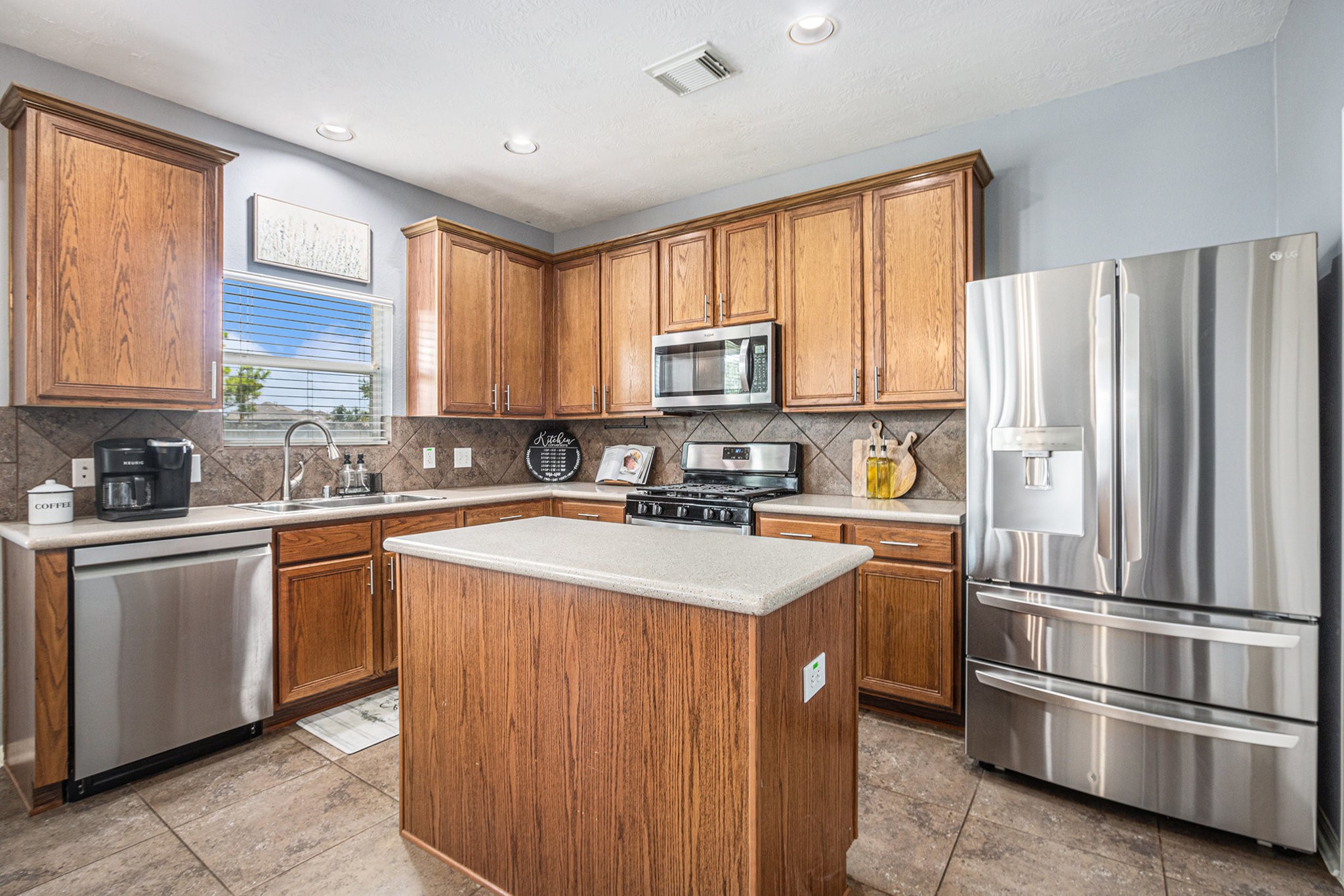 9719 Opal Rock Drive Rosharon, TX 77583 - Photo 11 of 33 Kitchen with island and window over the sink