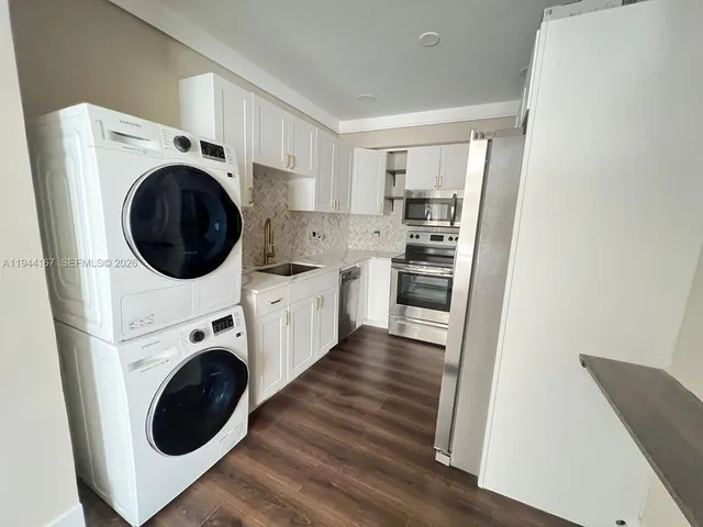 a view of kitchen with washer and dryer