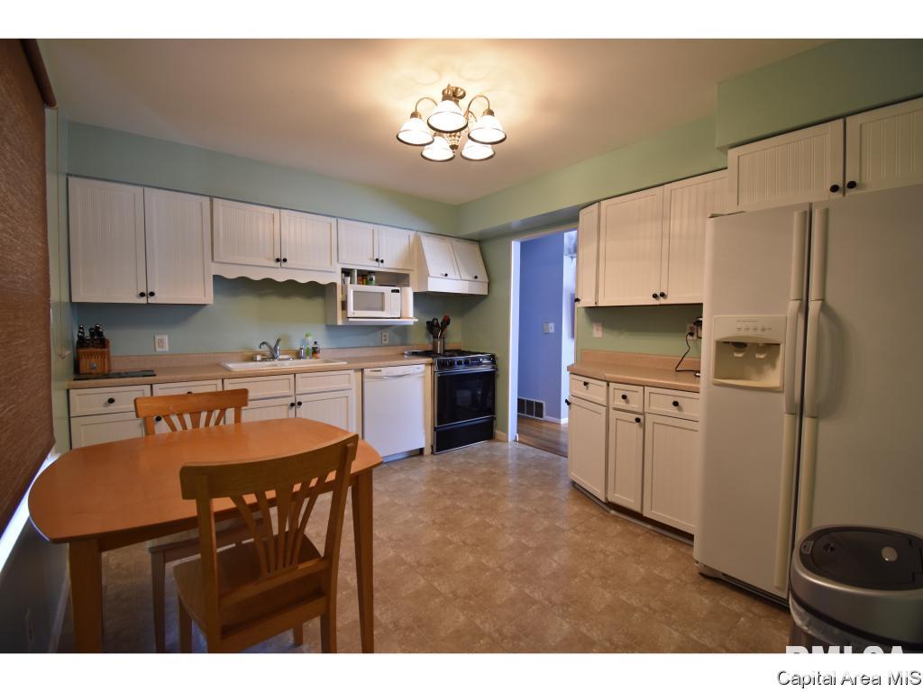 1908 Fairfield Drive Springfield, IL 62702 - Photo 5 of 23
