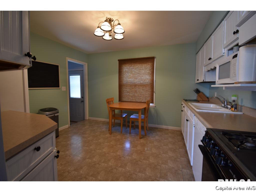 1908 Fairfield Drive Springfield, IL 62702 - Photo 6 of 23