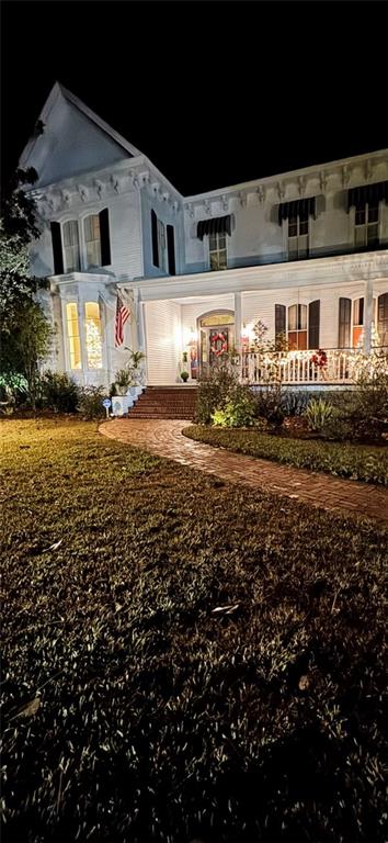 a front view of house with yard