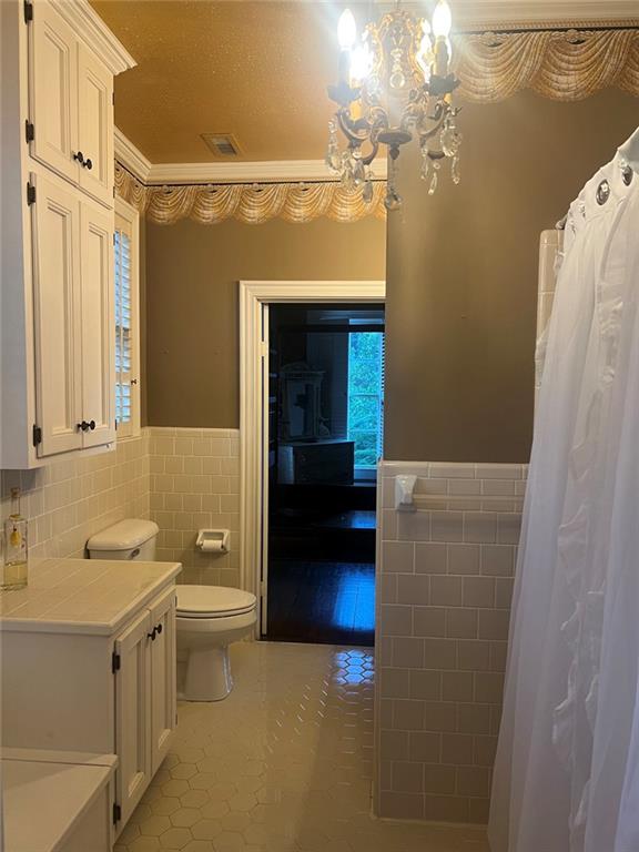 1710 Country Club Road Eufaula, AL 36027 - Photo 29 of 44 a bathroom with a sink and a mirror