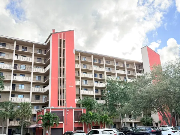 $236,000 | 2206 South Cypress Bend Drive, Unit 508, Pompano Beach, FL 33069