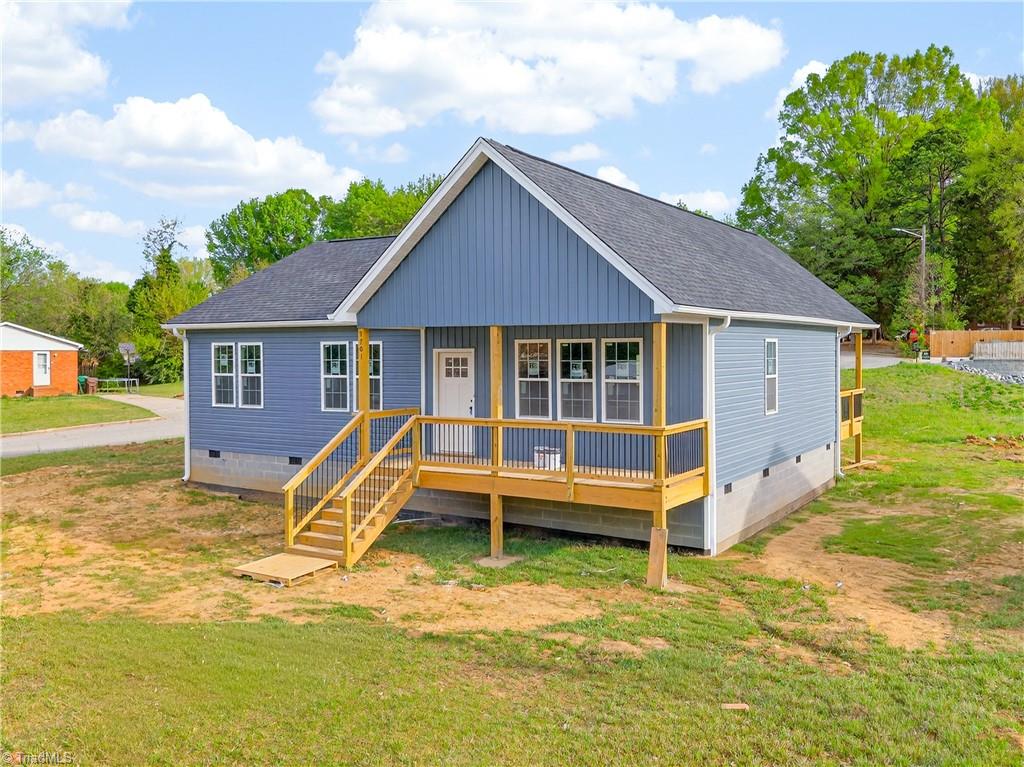 1701 Gavin Drive High Point, NC 27260 - Photo 2 of 27