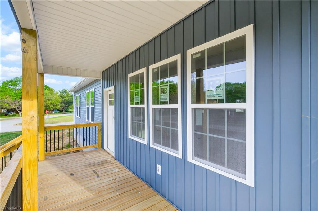 1701 Gavin Drive High Point, NC 27260 - Photo 4 of 27