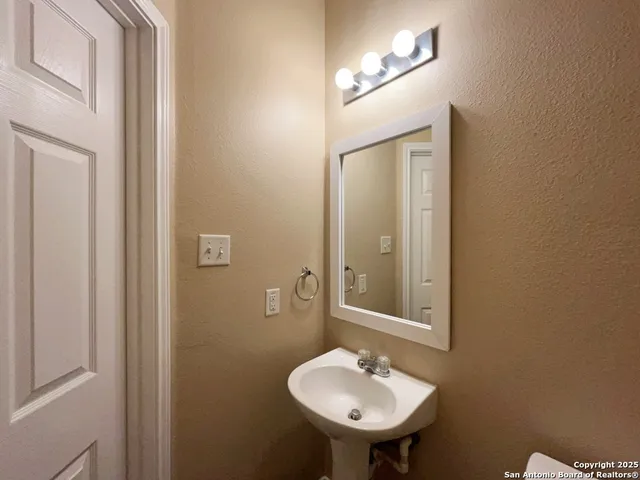 $1,175 | 10826 Mathom Landing, Unit 1, Universal City, TX 78148