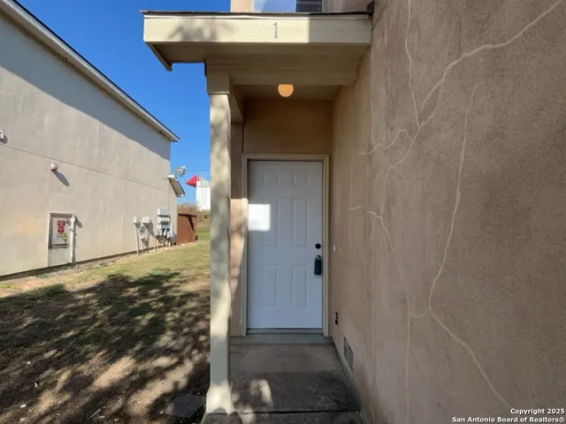 $1,175 | 10826 Mathom Landing, Unit 1, Universal City, TX 78148