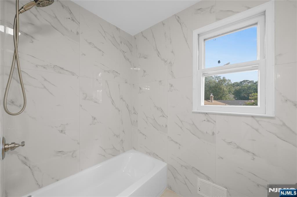 11 Hampton Place Nutley, NJ 07110 - Photo 33 of 46