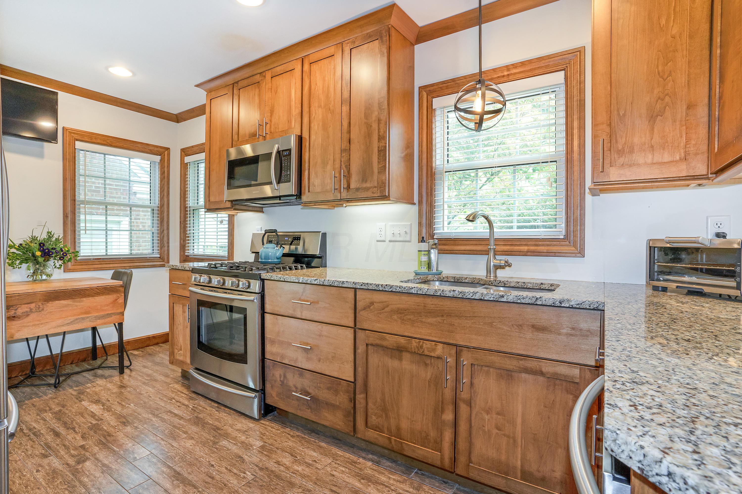 1244 Haddon Road Columbus, OH 43209 - Photo 9 of 50
