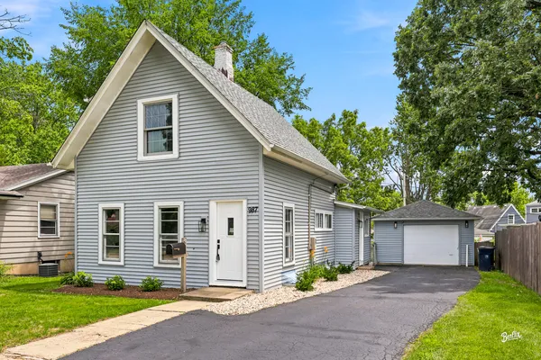 $299,000 | 987 South Street, Elgin, IL 60123
