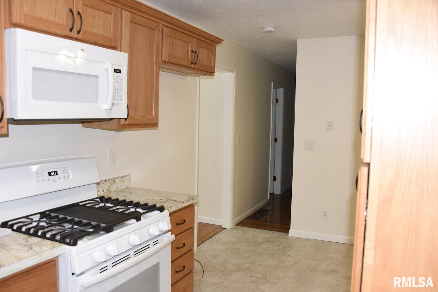 4066 McConnell Court Springfield, IL 62707 - Photo 5 of 13 Gallery Image 5