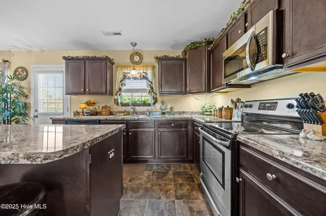 $305,000 | 625 Parsley Drive, Hubert, NC 28539