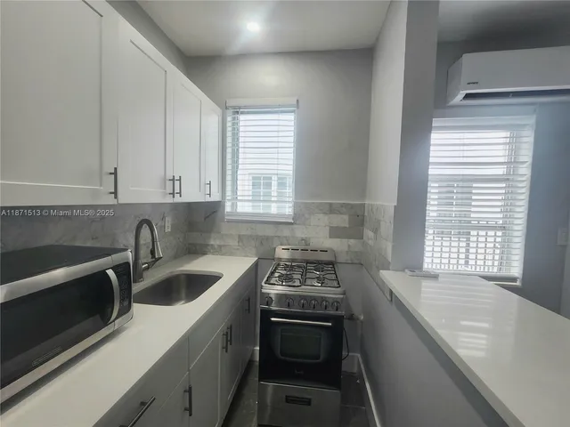 $1,725 | 1557 Euclid Avenue, Unit 2, Miami Beach, FL 33139