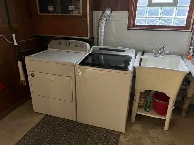 5454 West Windsor Avenue, Unit 2 Chicago, IL 60630 - Photo 12 of 12 a utility room with dryer and washer