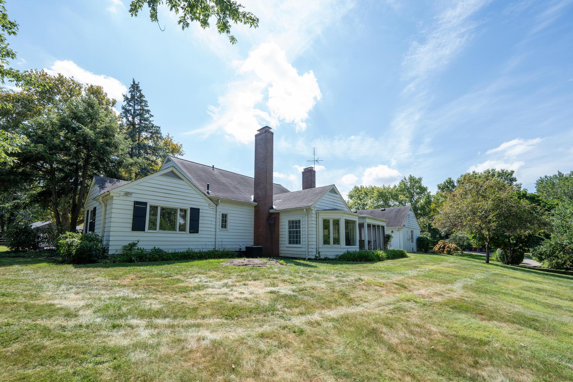 1299 Haddon Road Columbus, OH 43209 - Photo 2 of 34