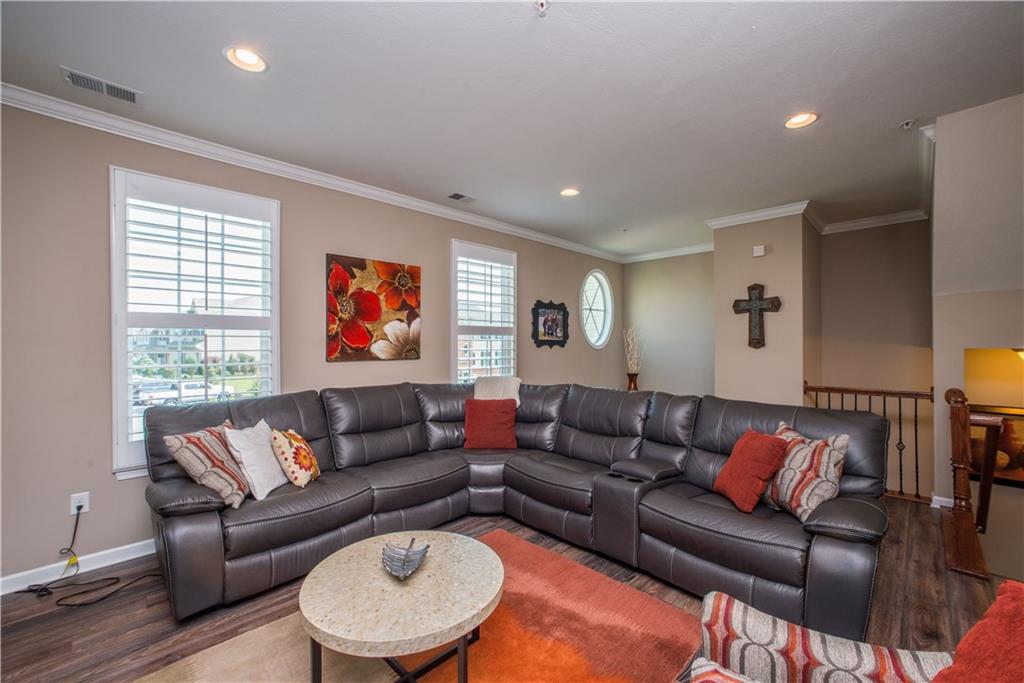 320 Maple Ridge Drive Canonsburg, PA 15317 - Photo 5 of 25 Room for tons of seating!