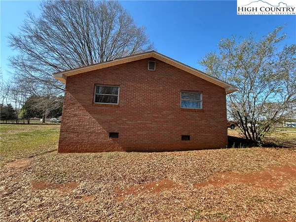$169,900 | 918 Emmanuel Church Road, Conover, NC 28613