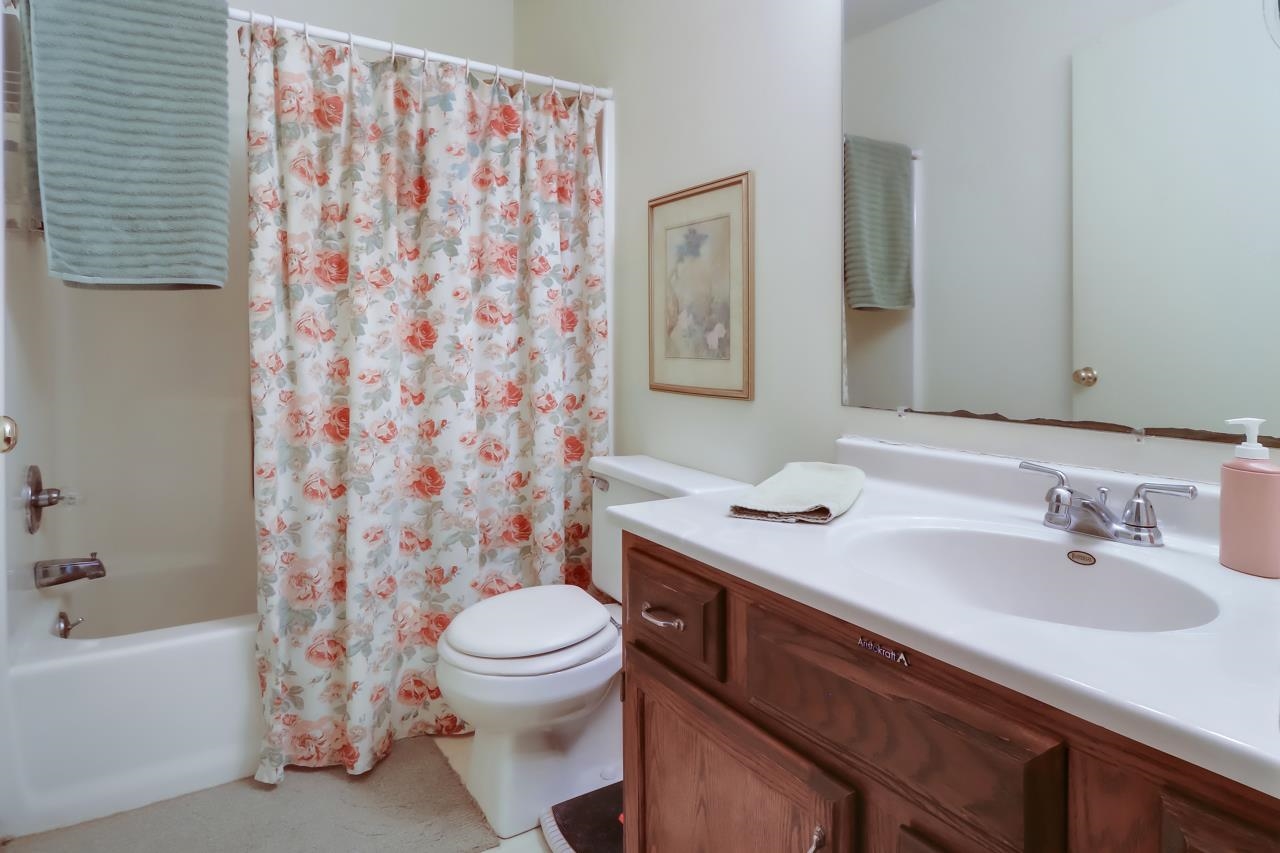 139 West Long Lake Road Traverse City, MI 49685 - Photo 20 of 41 Shared Bath