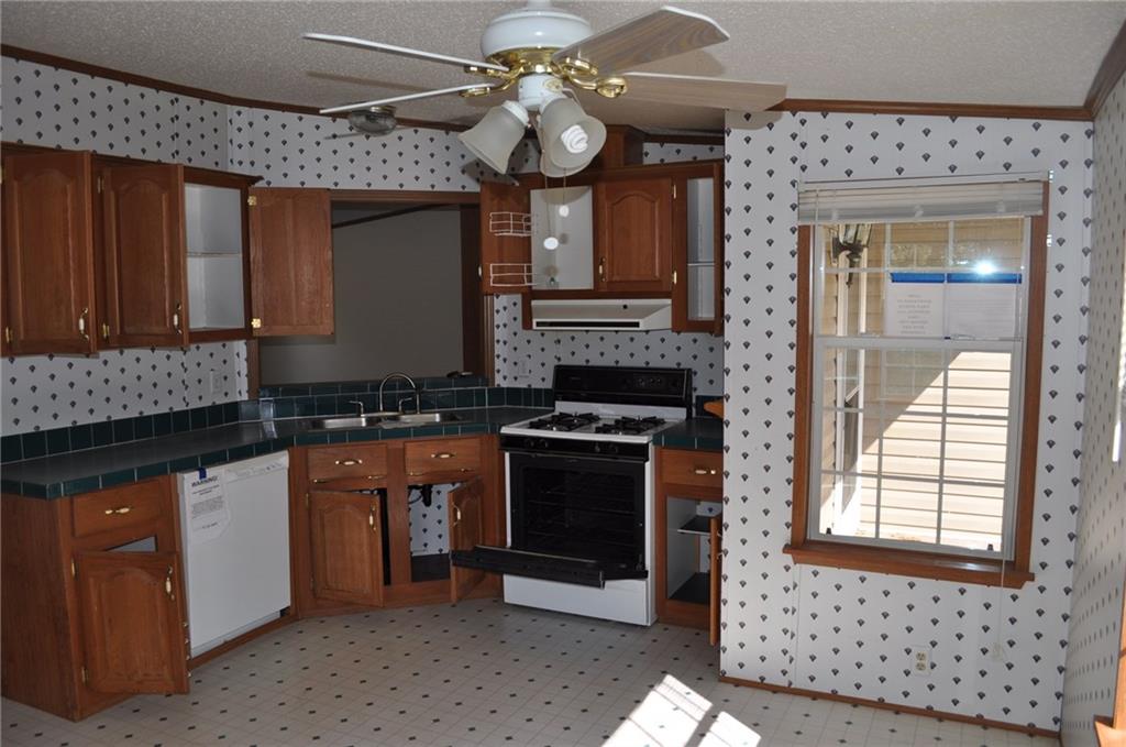 2235 Ridge Rd Extension Ambridge, PA 15003 - Photo 4 of 16
