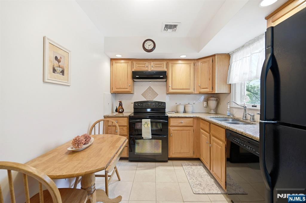123B South Maple Avenue, Unit A Park Ridge, NJ 07656 - Photo 13 of 27