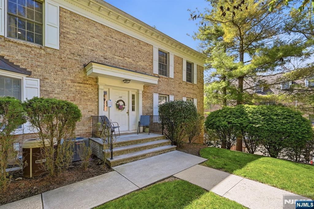 123B South Maple Avenue, Unit A Park Ridge, NJ 07656 - Photo 2 of 27