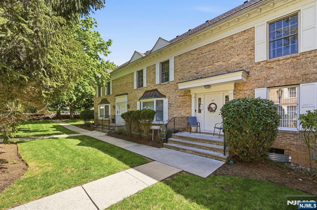 123B South Maple Avenue, Unit A Park Ridge, NJ 07656 - Photo 3 of 27