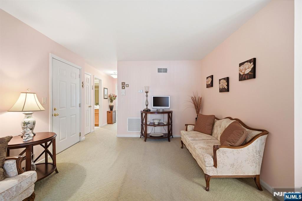 123B South Maple Avenue, Unit A Park Ridge, NJ 07656 - Photo 6 of 27