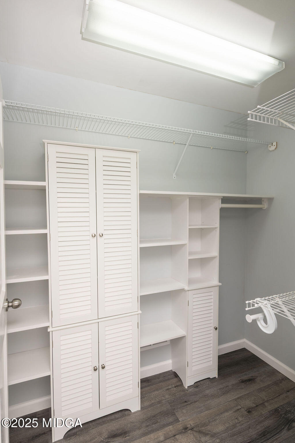 12820 Highway 87 Juliette, GA 31046 - Photo 28 of 57 a view of a room with shelf on the wall