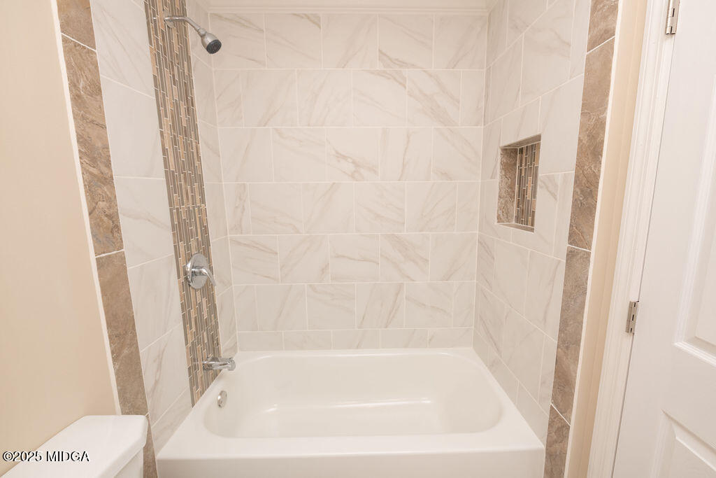 12820 Highway 87 Juliette, GA 31046 - Photo 41 of 57 a bathroom with a bathtub