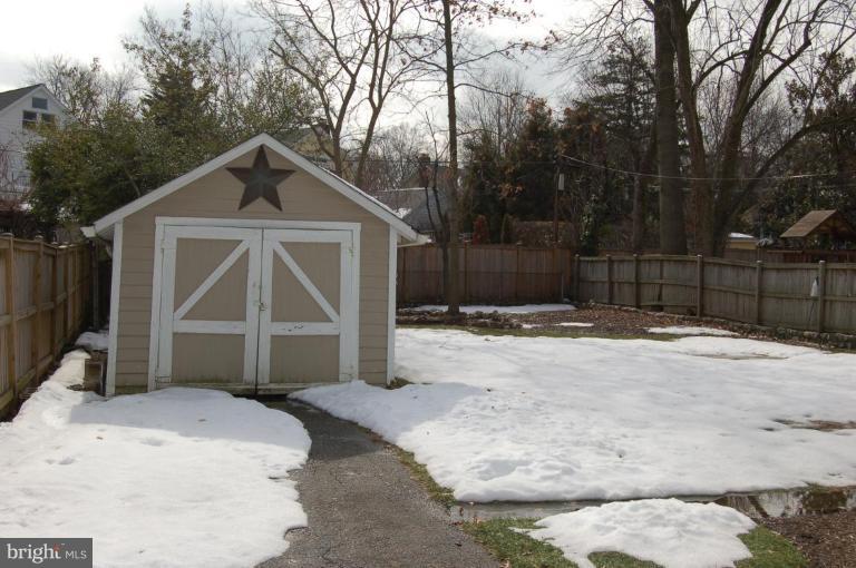 22 West Braddock Road Alexandria, VA 22301 - Photo 23 of 25 Great deep yard with garage