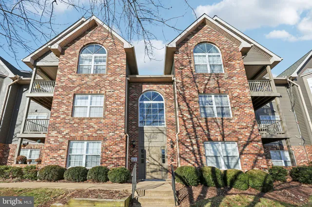 $424,900 | 4124 Monument Court, Unit 203, Fairfax, VA 22033