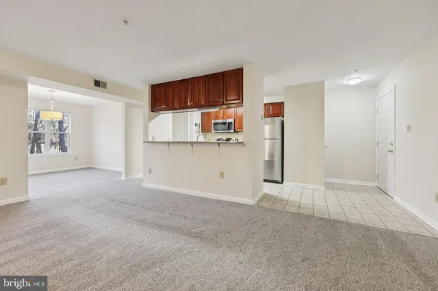 $424,900 | 4124 Monument Court, Unit 203, Fairfax, VA 22033