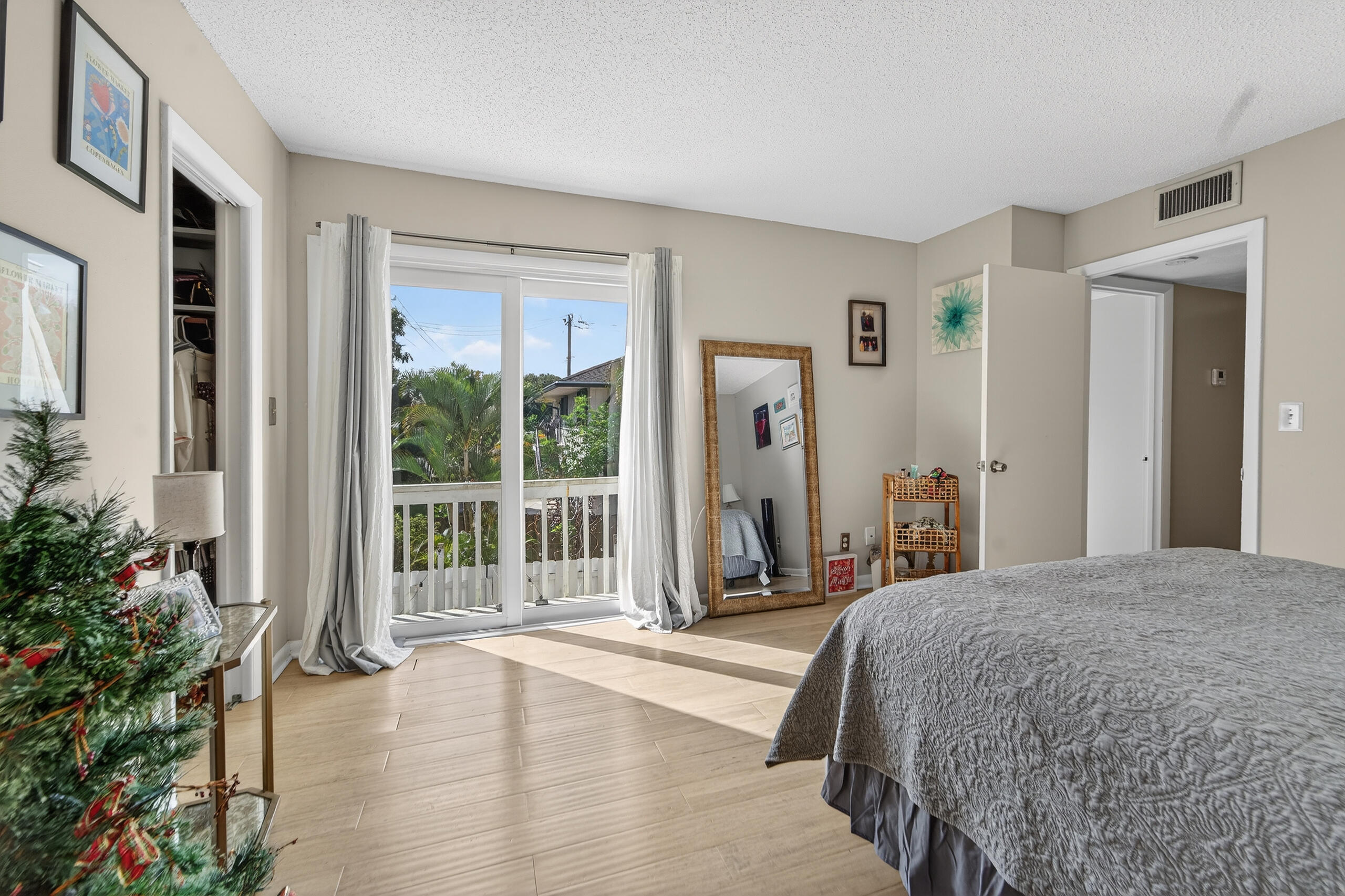 141 East Riverside Drive, Unit 10D Jupiter, FL 33469 - Photo 20 of 35 121625-250