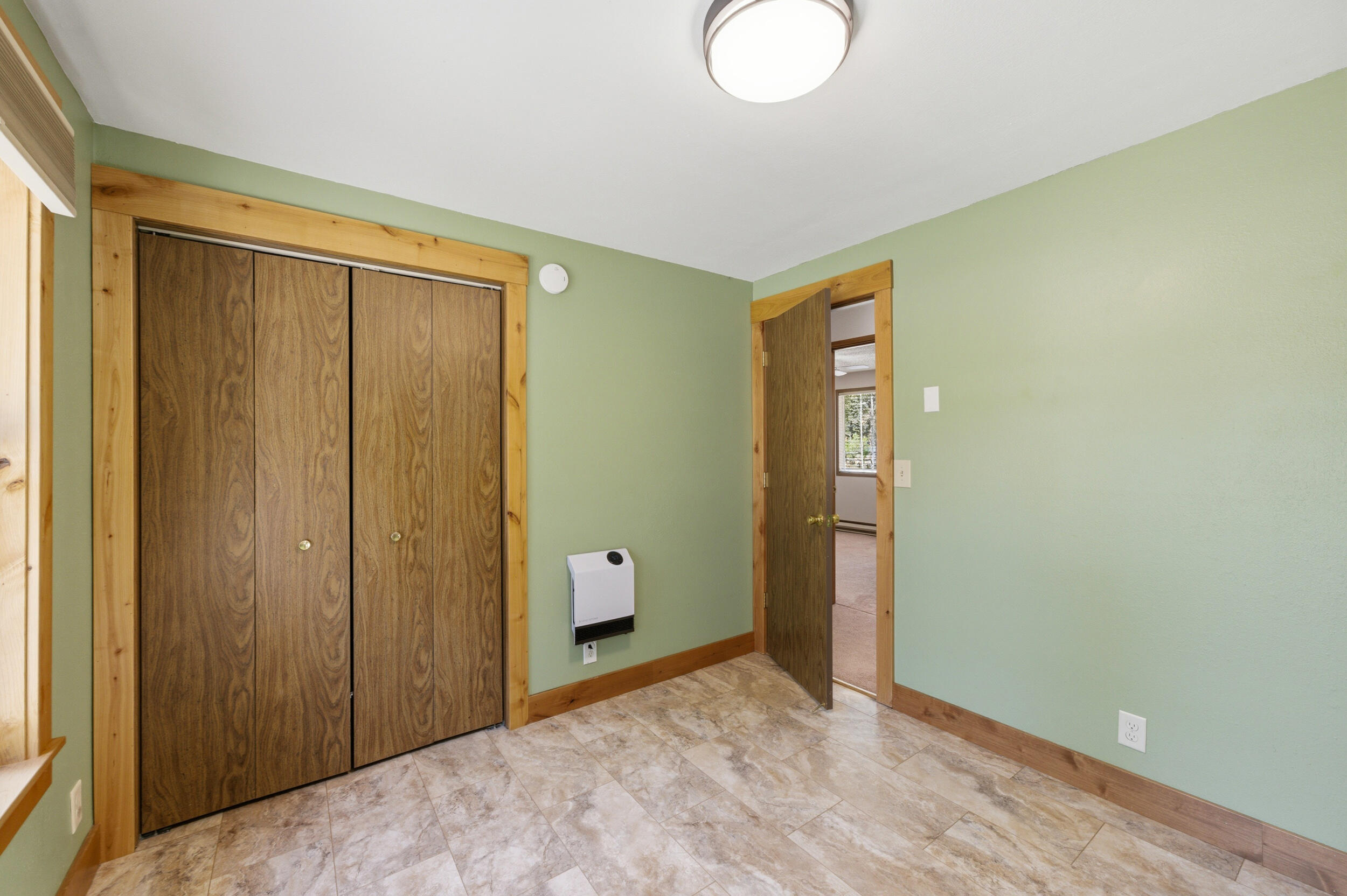 50868 Doe Loop La Pine, OR 97739 - Photo 22 of 51 an empty room with closet area