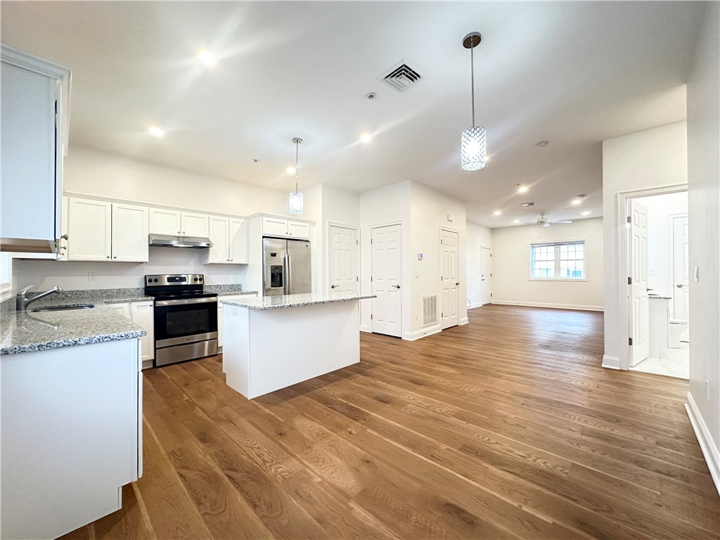 60 Bay Spring Avenue, Unit C5 Barrington, RI 02806 - Photo 5 of 44 Gallery Image 5