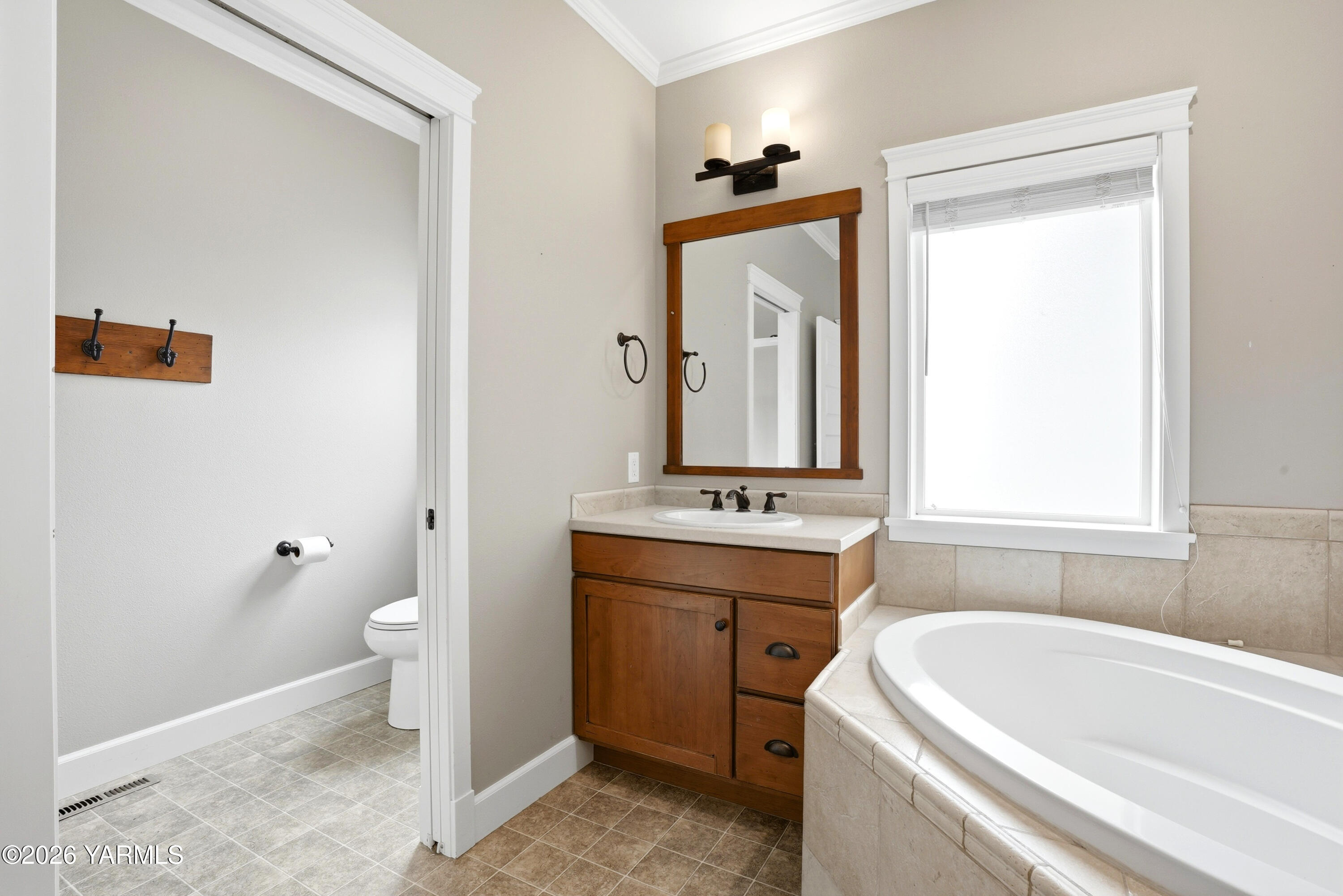 230 Albro Road Sunnyside, WA 98944 - Photo 20 of 46 a bathroom with a sink a toilet and a mirror