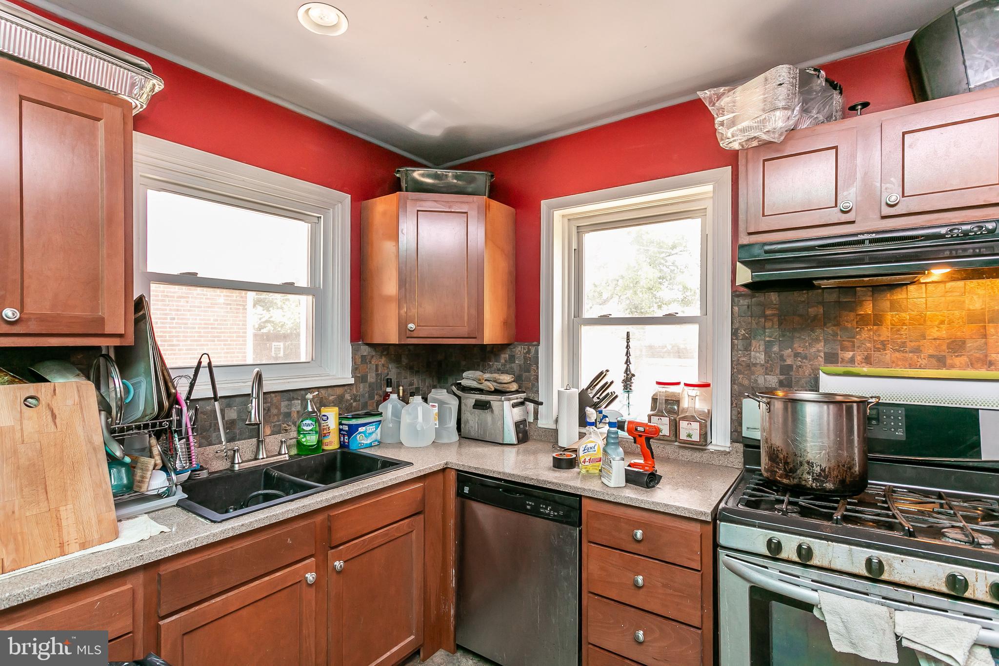 4205 Wentworth Road Baltimore, MD 21207 - Photo 9 of 33 Tons of cabinet space!