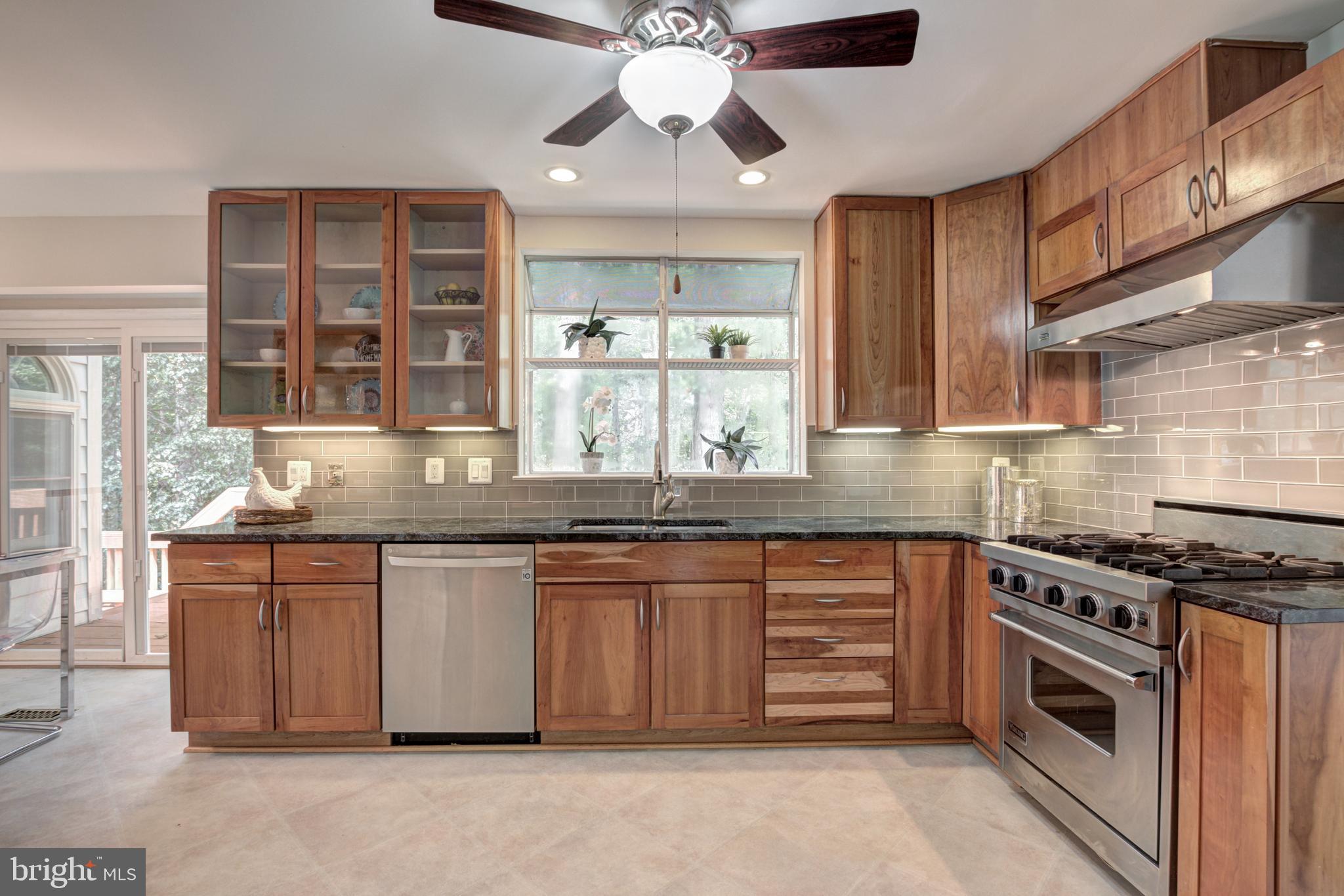 6835 Camus Place Springfield, VA 22152 - Photo 5 of 48 Gallery Image 5