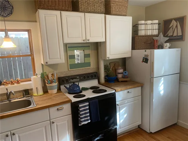 $3,000 | 28 Bacheller Street, Newport, RI 02840