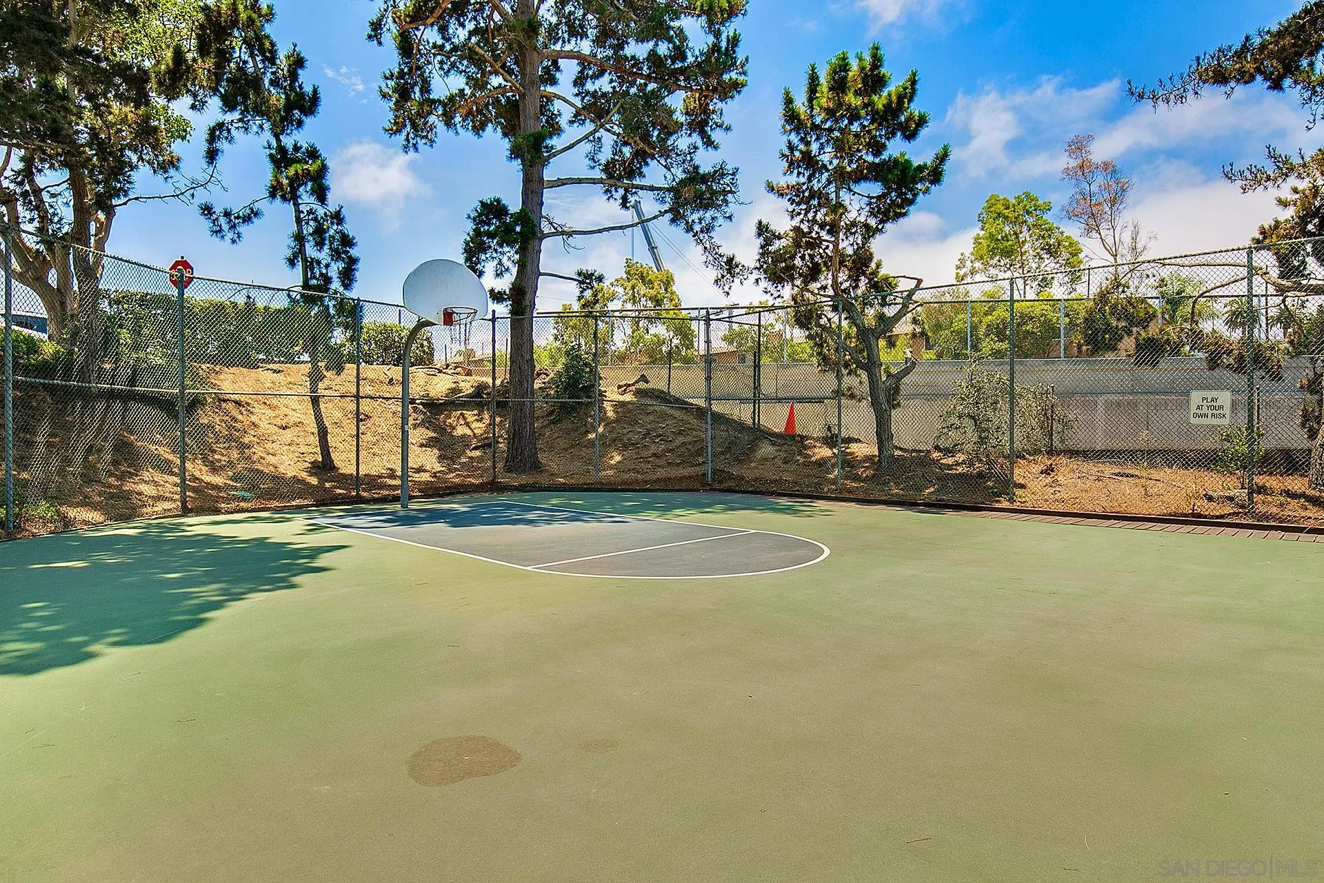 3926 Voltaire Street San Diego, CA 92107 - Photo 27 of 30 a view of a basket ball ground