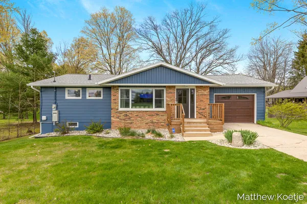 $350,000 | 4405 Chippewa Trail, Fremont, MI 49412