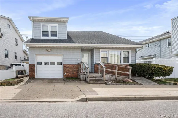$825,000 | 806 East Chester Street, Long Beach, NY 11561