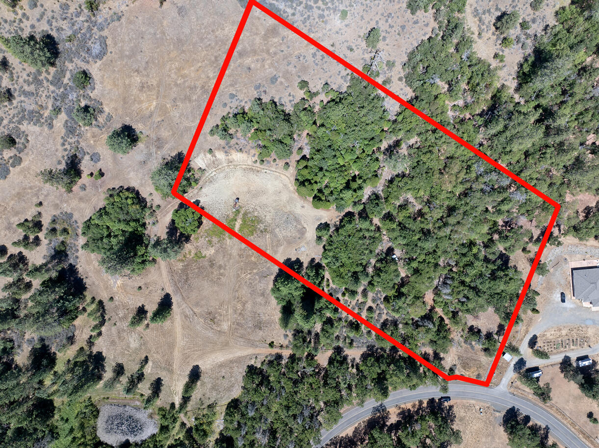360 Sparky Way Cave Junction, OR 97523 - Photo 1 of 20 DJI_20250731122257_0024_D copy