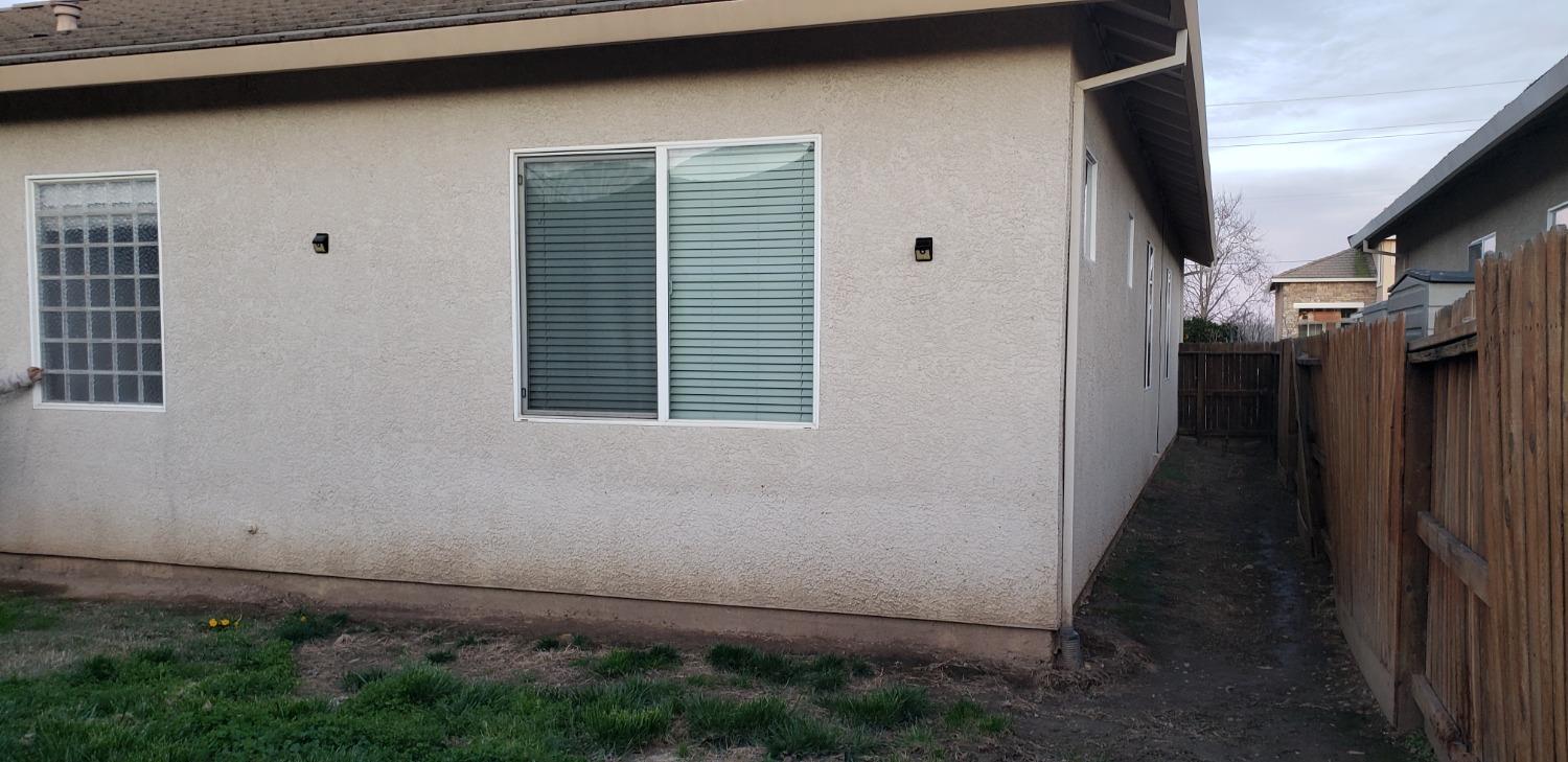 10726 Irene Way Live Oak, CA 95953 - Photo 4 of 50 a view of backyard with pathway