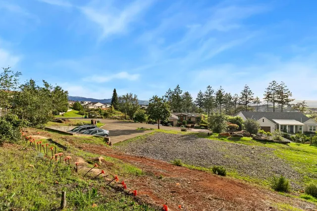 a view of a houses with a yard
