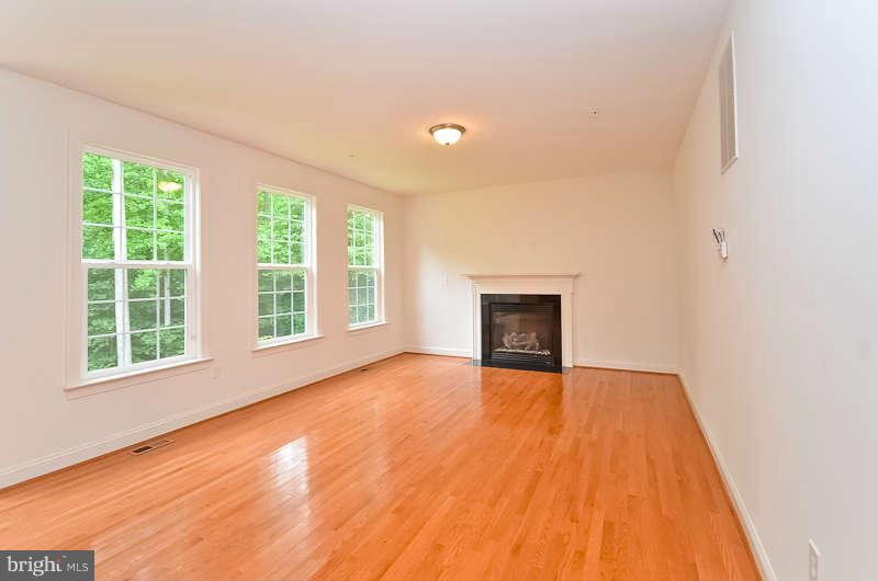 15900 Tanyard Road Upper Marlboro, MD 20772 - Photo 12 of 29 Family Room