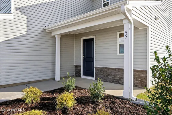 $319,995 | 45 East Emily Gardens Drive, Selma, NC 27576