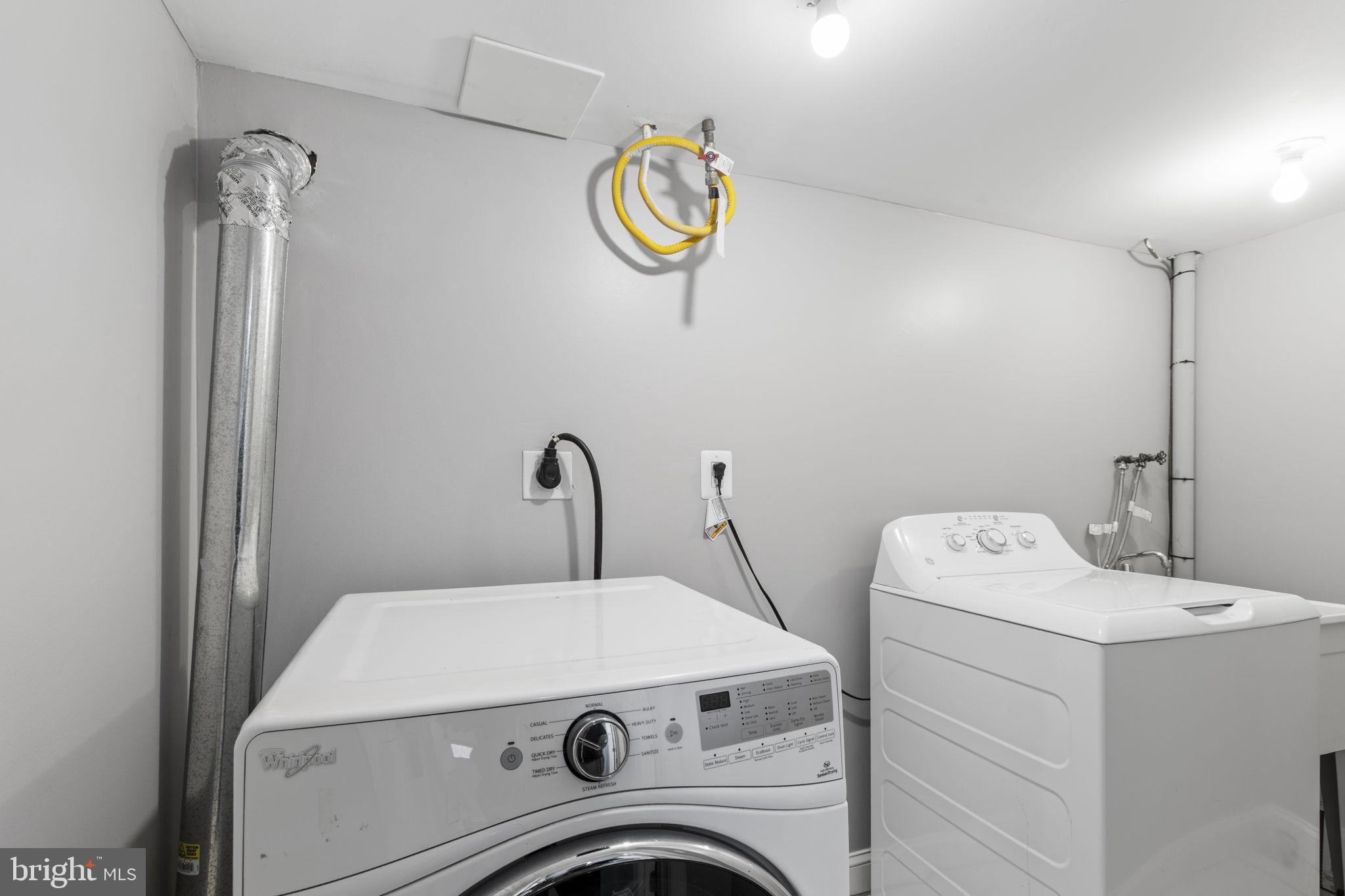 625 Savage Street Baltimore, MD 21224 - Photo 21 of 26 a utility room with dryer and washer