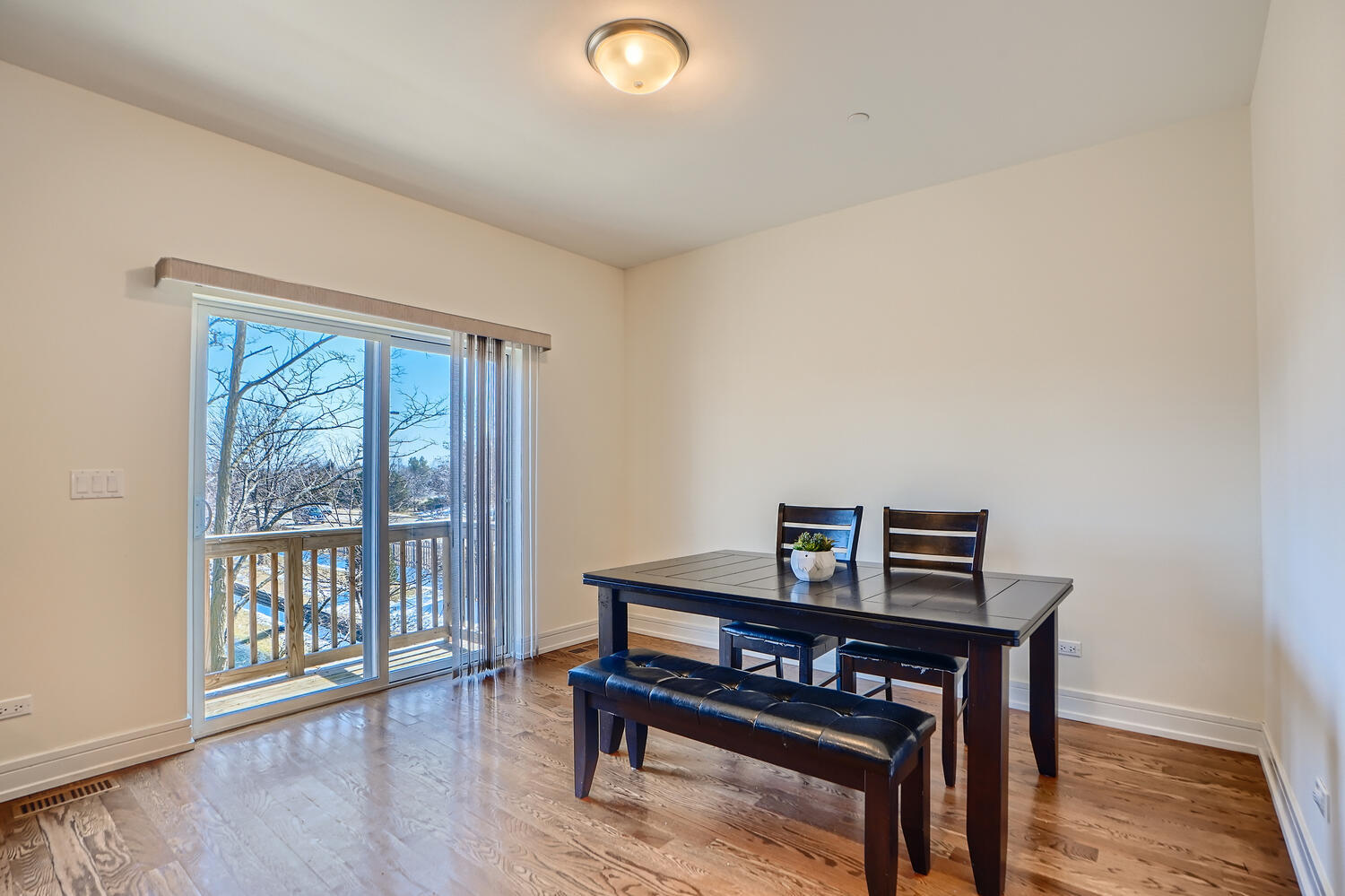 2603 Chelsey Street Buffalo Grove, IL 60089 - Photo 11 of 28 a view of a livingroom with furniture