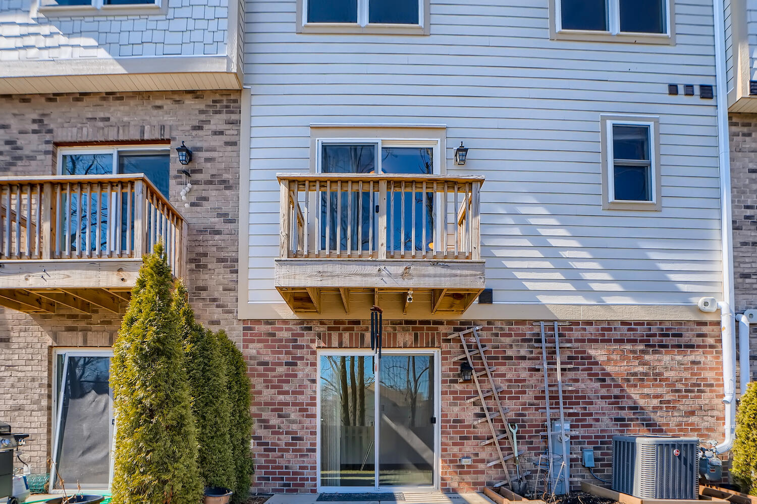 2603 Chelsey Street Buffalo Grove, IL 60089 - Photo 27 of 28 a front view of a house with balcony